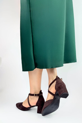 Чорні замшеві туфлі на високих підборах