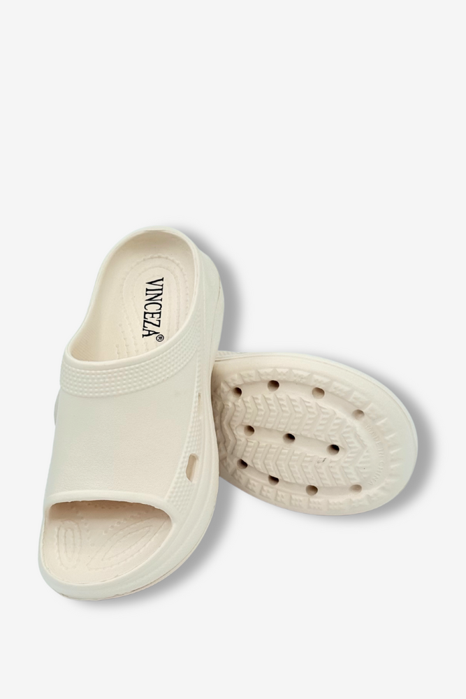 Białe klapki piankowe na platformie 