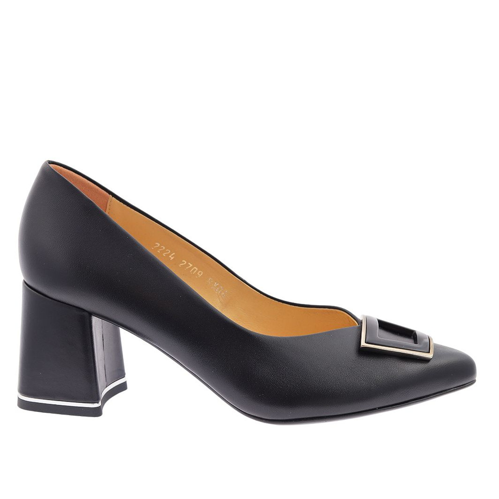 Жіночі чорні шкіряні човники з декором