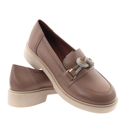 Бежеві шкіряні лофери із заплутаним вузлом у стразах від Gamis