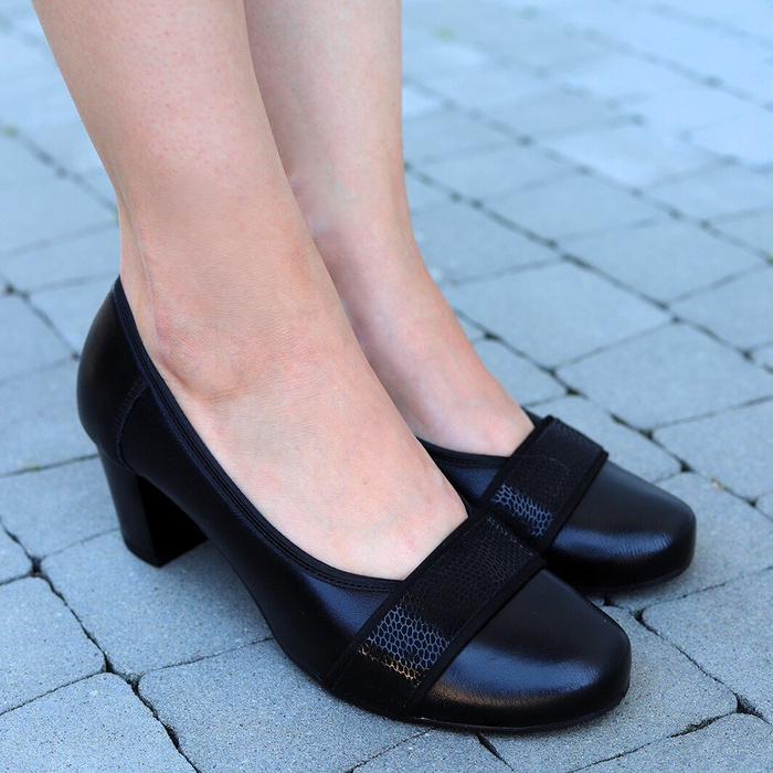 Чорні шкіряні човники польського бренду на високих підборах