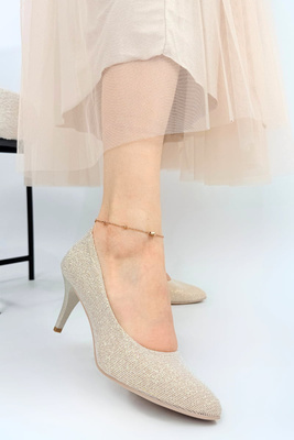 Złote szpilki czółenka w brokacie