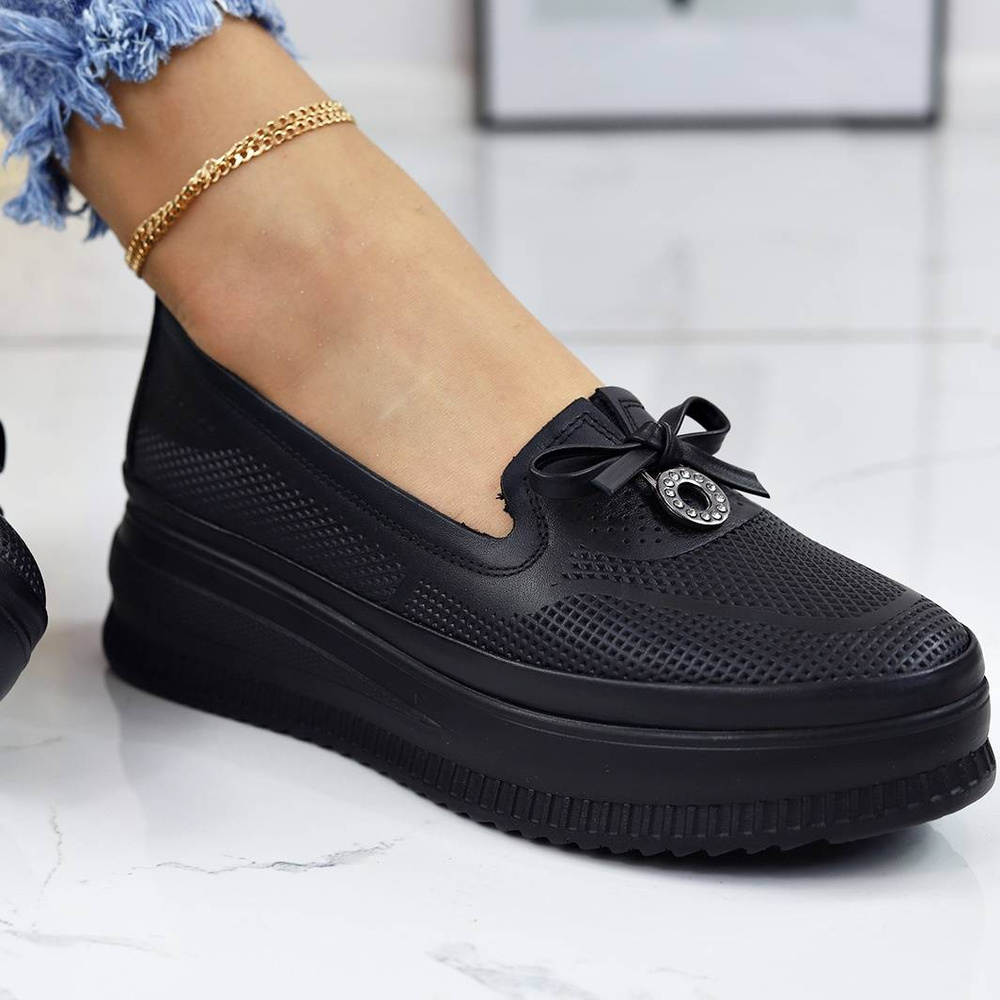 Skórzane półbuty w kolorze czarnym na koturnie Ravini