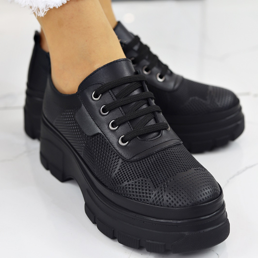 Модні жіночі туфлі на платформі Ravini чорні