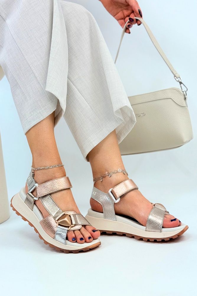 Босоніжки Hispanitas на танкетці з липучкою, срібло та золото