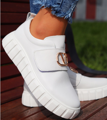 Półbuty damskie w kolorze białym na platformie Vinceza 