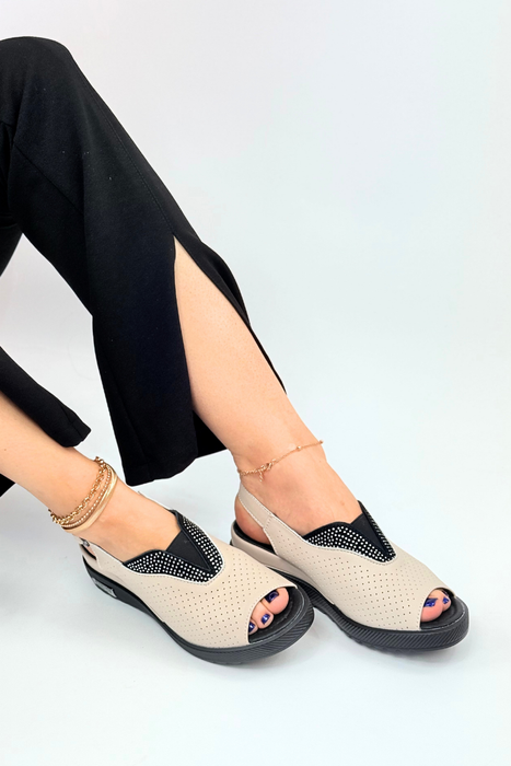 Білі ажурні шкіряні босоніжки на танкетці Filippo