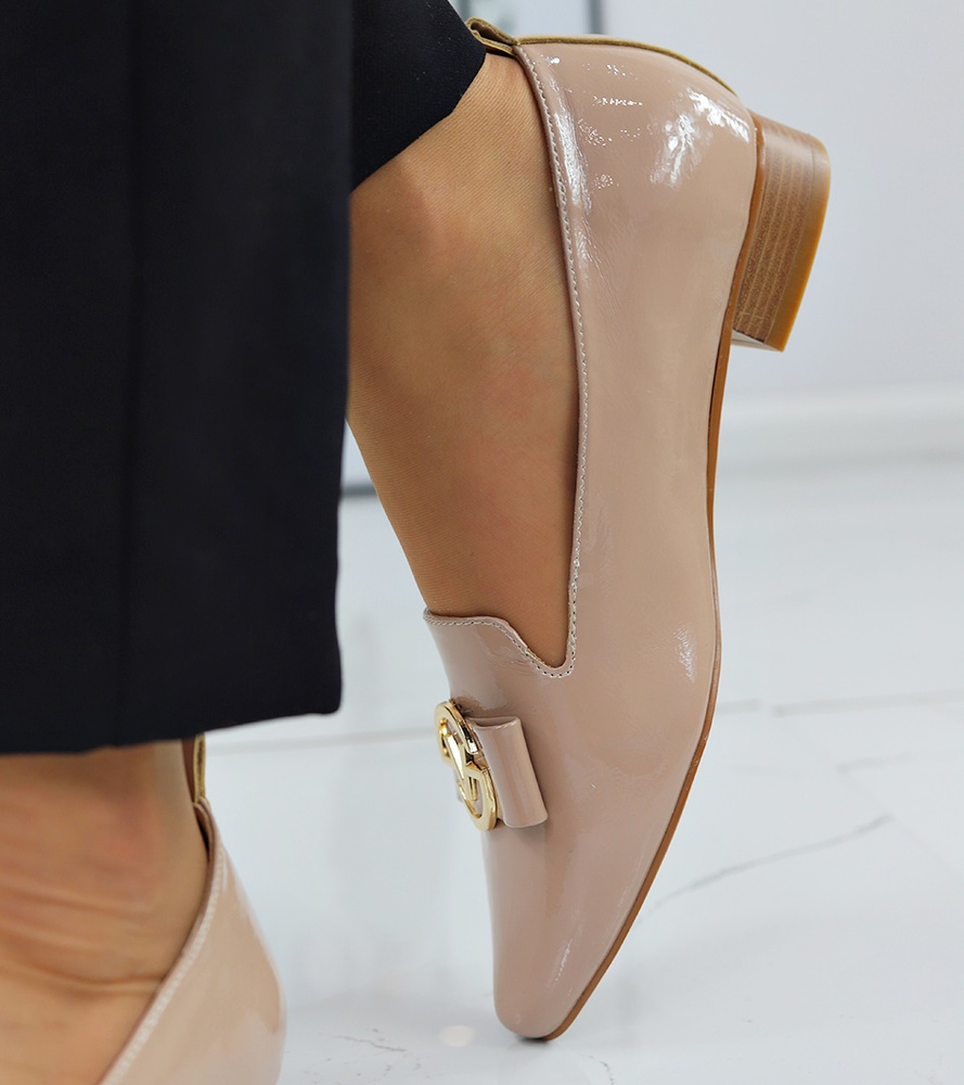 Елегантні лаковані мокасини на низькому каблуці від Vinceza