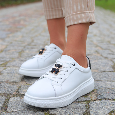 Sneakersy skórzane białe z czarnym misiem na sznurówkach Vinceza 