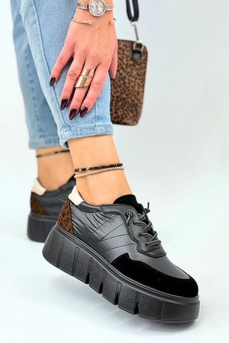 Білі жіночі шкіряні ажурні туфлі