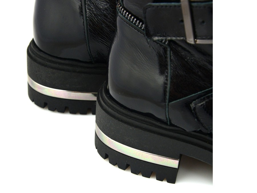 Чорні лаковані черевики LEMAR 60310
