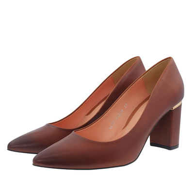 Коричневі шкіряні туфлі на каблуці Baldaccini