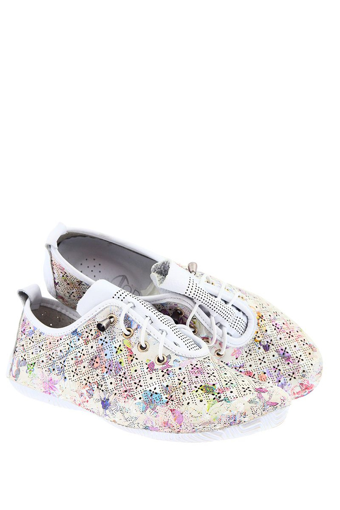 Skórzane półbuty ażurowe w kwiatowy wzór