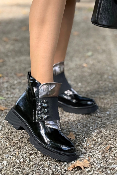 Плоскі утеплені чорні замшеві ботильйони