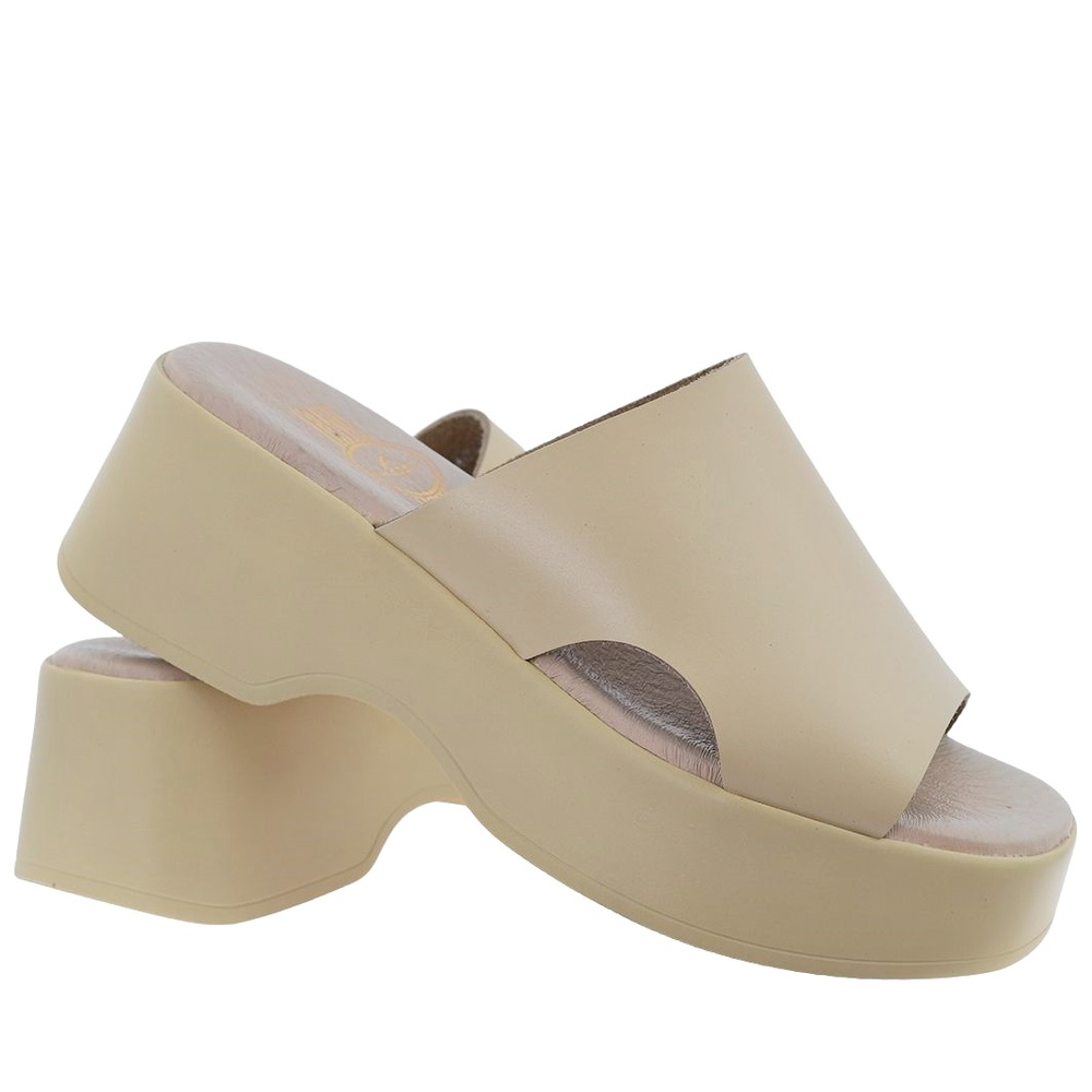 Klapki skórzane na koturnie beżowe Lemar