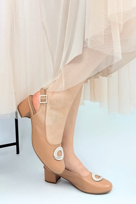 Бежеві жіночі човники з декором блок