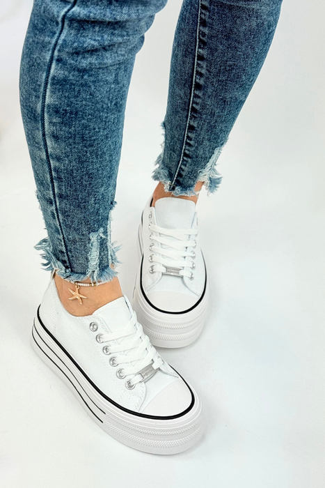 Білі кросівки на шнурівці з платформою