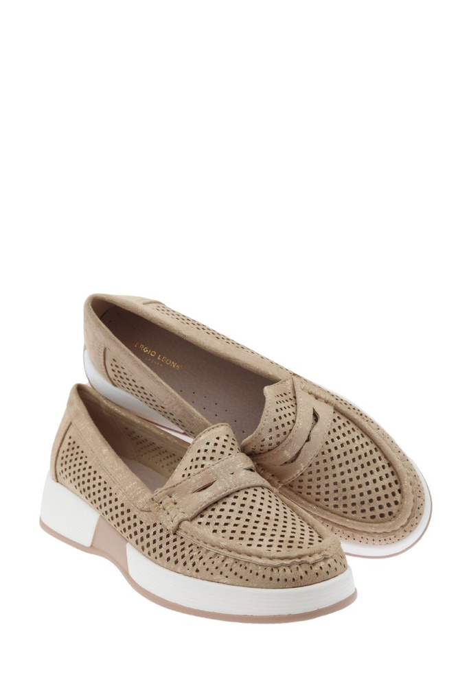 Złote półbuty zamszowe perforowane na platformie