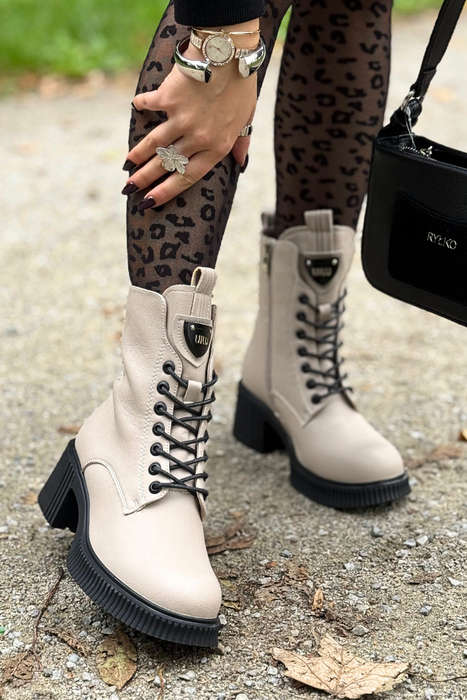 Чорні жіночі шкіряні чоботи на шнурівці від Cambell