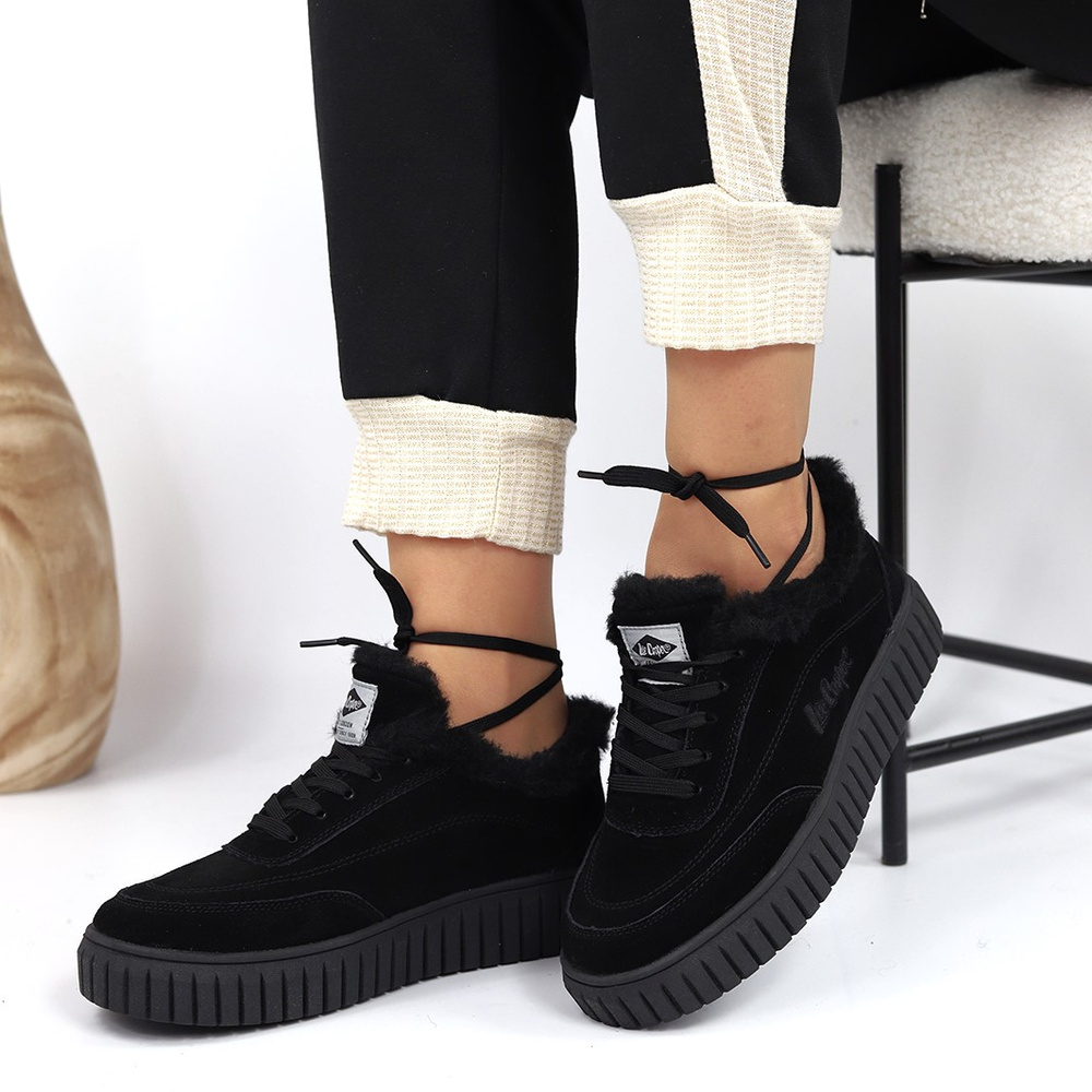 Жіночі шкіряні зимові кросівки чорного кольору Lee Cooper