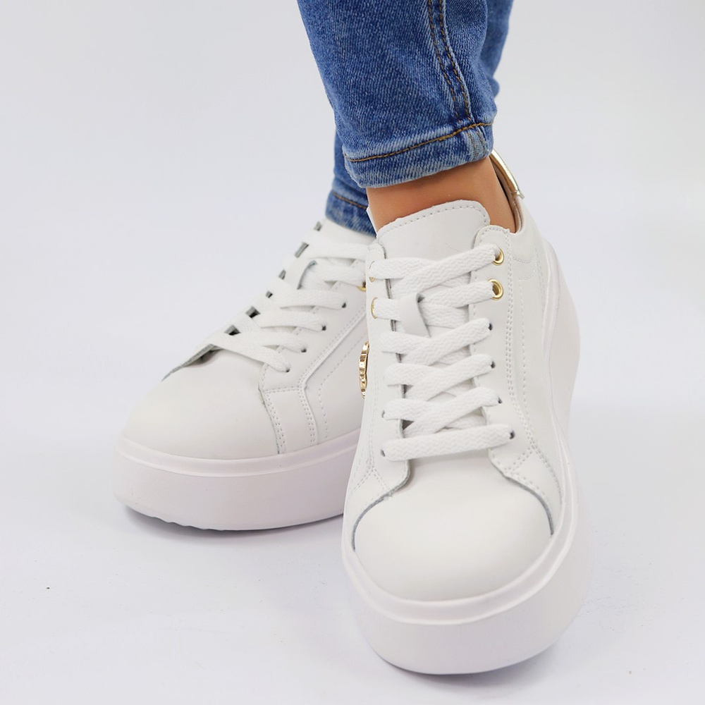 Skórzane białe sneakersy ze złotymi wstawkami na platformie Potocki