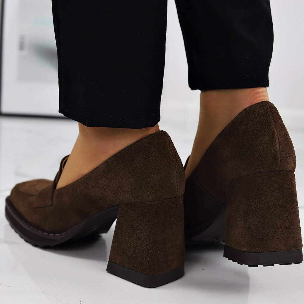 Жіночі коричневі шкіряні туфлі на вишуканих високих підборах