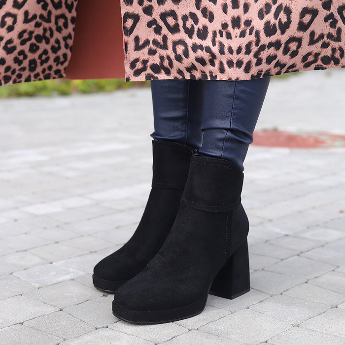 Чорні замшеві ботильйони M. Daszyński