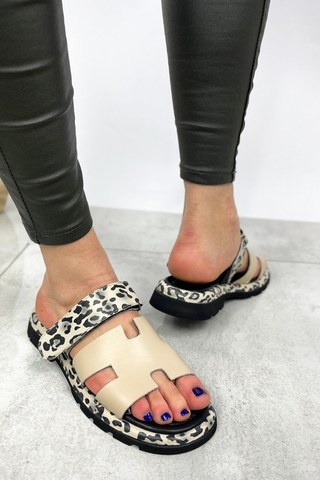 Бежеві шкіряні шльопанці з леопардовим принтом