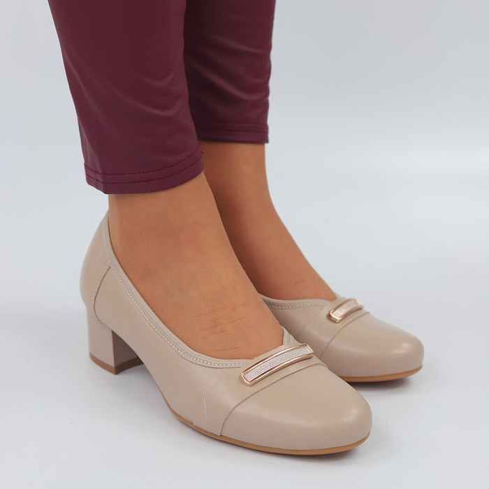 Бежеві шкіряні туфлі на високих підборах Galant