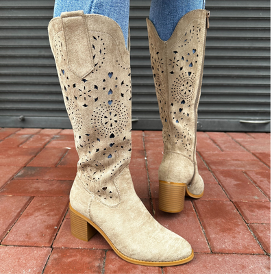 Montomo 様 Kozaki zamszowe ażurowe beżowe M. Daszyński | ButyMila.pl