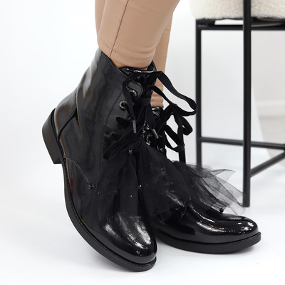 Botki czarne lakierowane płaskie za kostkę 