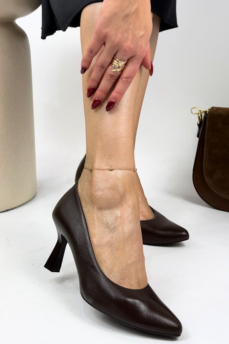 Жіночі чорні шкіряні човники з декором