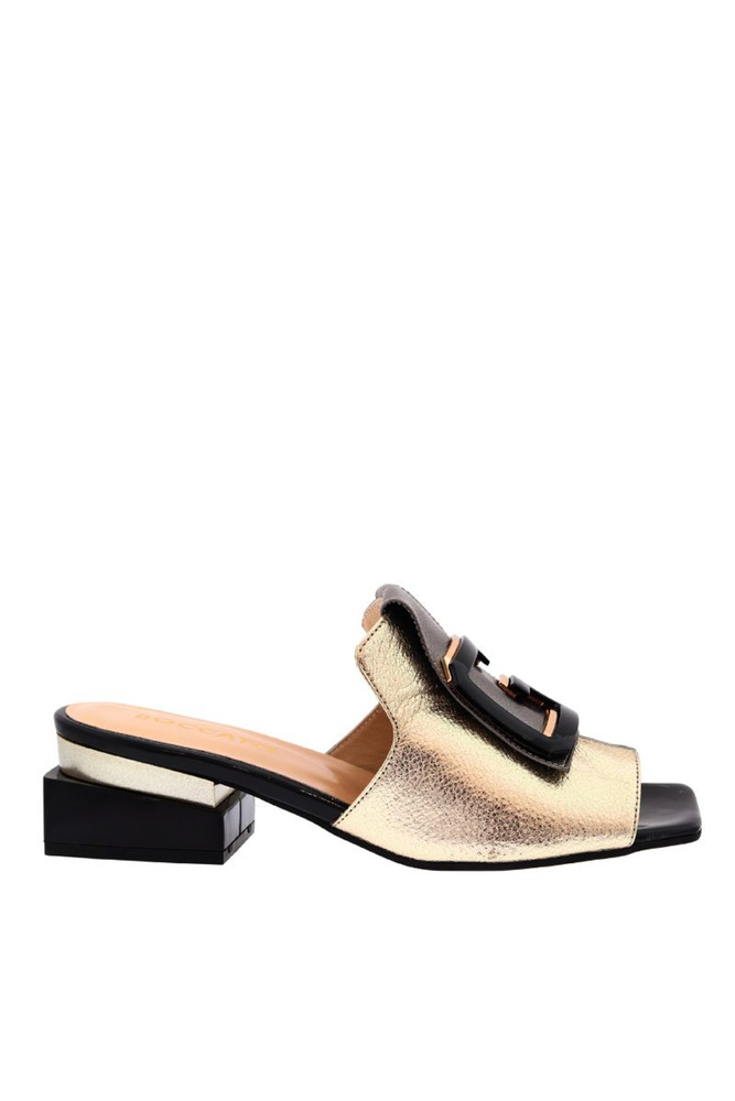 Złote skórzane klapki z ozdobą na obcasie 