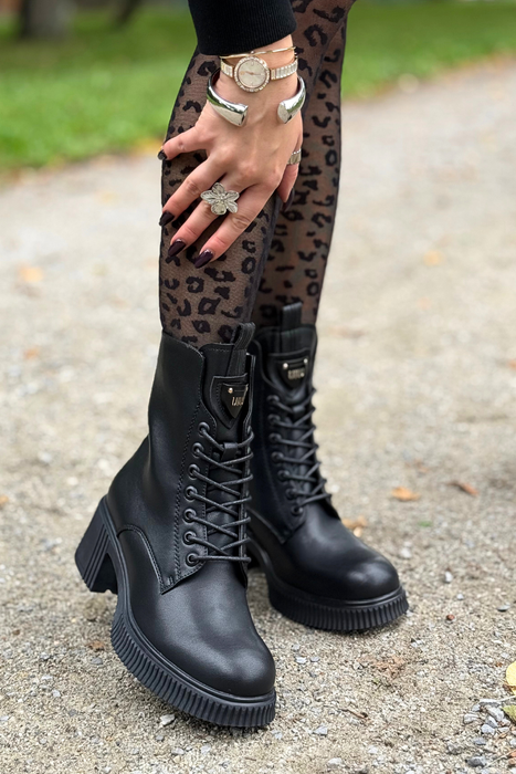 Czarne botki skórzane ocieplane sznurowane z zamkiem