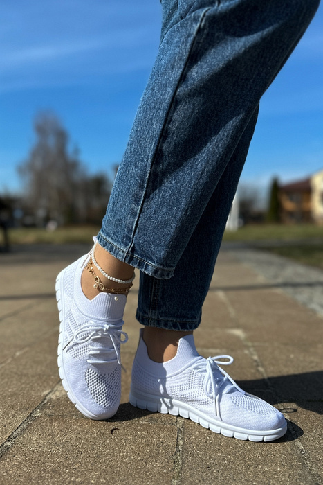 Białe materiałowe obuwie damskie sportowe