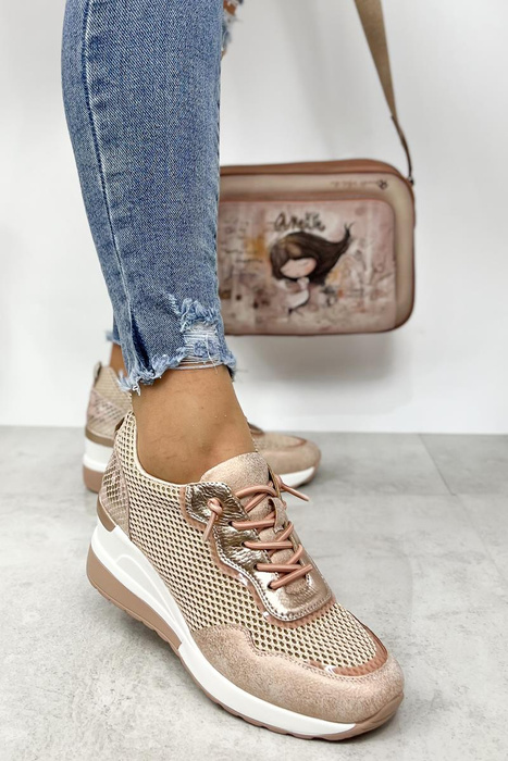 Różowe sneakersy na koturnie z ciekawą wstawką z tyłu