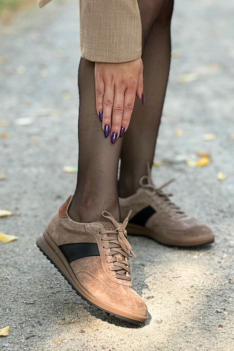 Sneakersy Ryłko brązowe ze skóry zamszowej płaskie