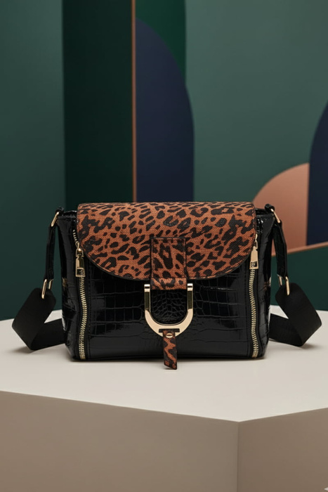 Damska listonoszka lakierowana w panterkę czarna 