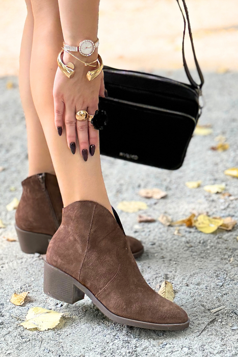 Kowbojki damskie Ryłko welurowe brązowe na zamek