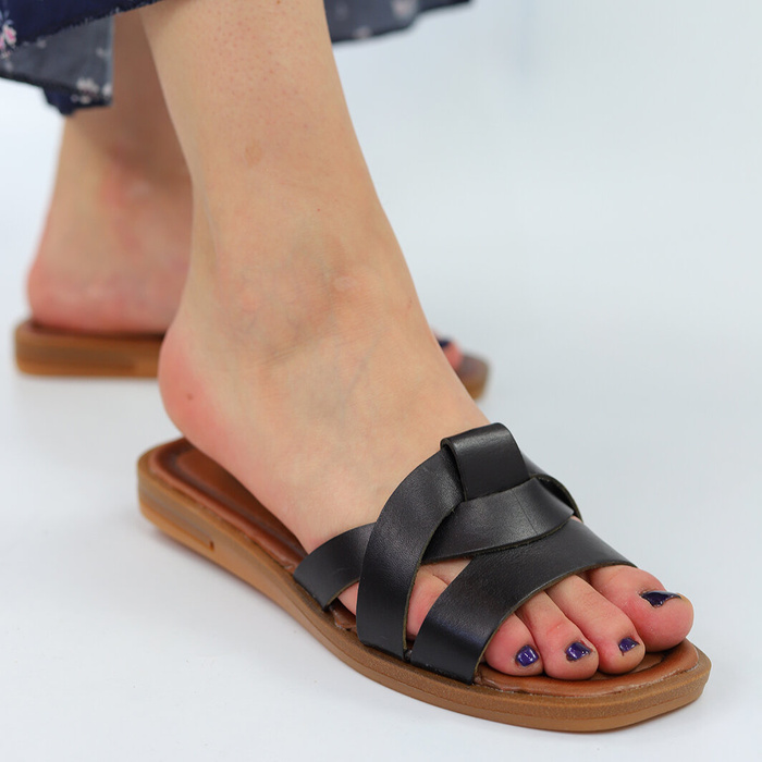 Klapki skórzane czarne z szerokimi paskami Potocki