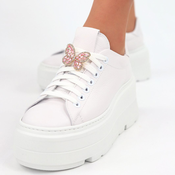 Sneakersy skórzane białe z motylkiem na sznurówkach Nobo