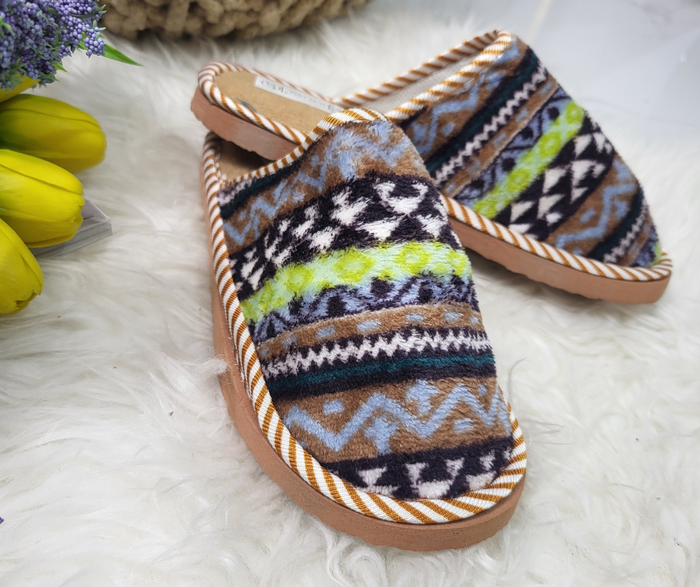 Домашні тапочки жіночі коричневі