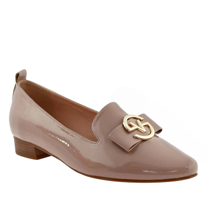 Елегантні лаковані мокасини на низькому каблуці від Vinceza