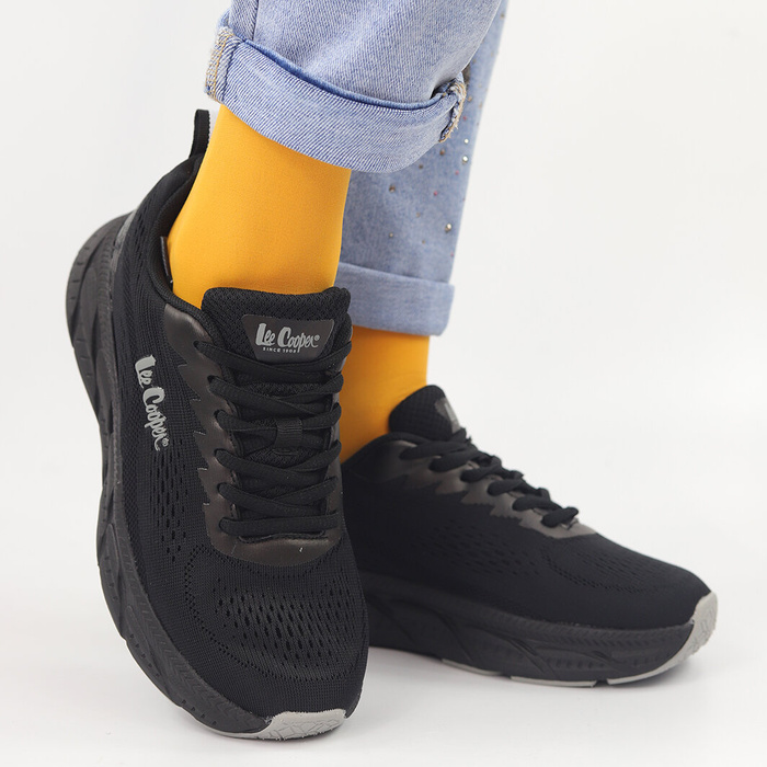 Чорні жіночі спортивні кросівки Lee Cooper